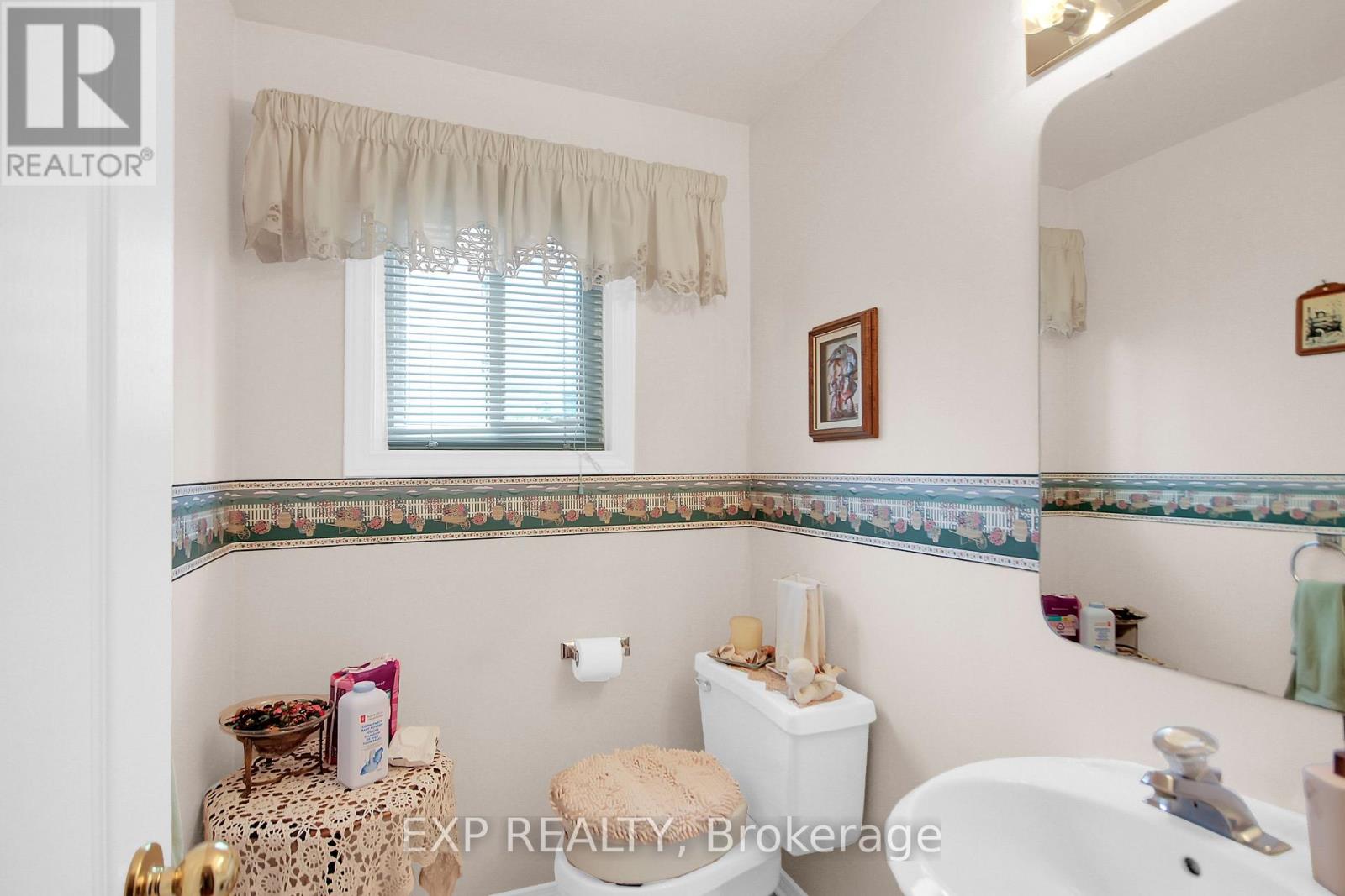 Photo 11 of 2104 Gardenway Drive, Ottawa ON