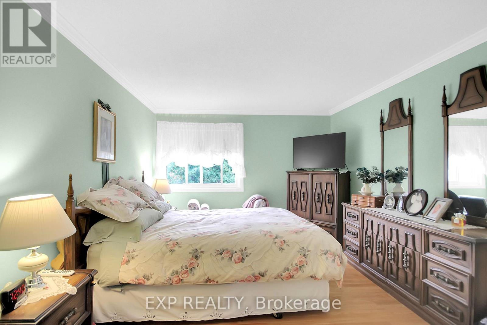 Photo 12 of 2104 Gardenway Drive, Ottawa ON
