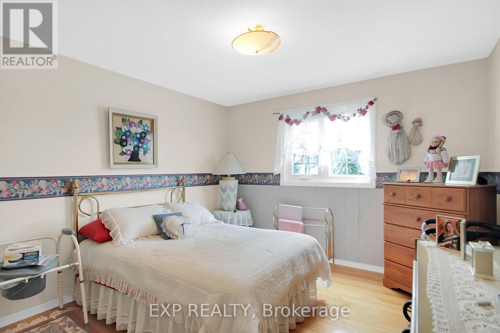 Photo 13 of 2104 Gardenway Drive, Ottawa ON