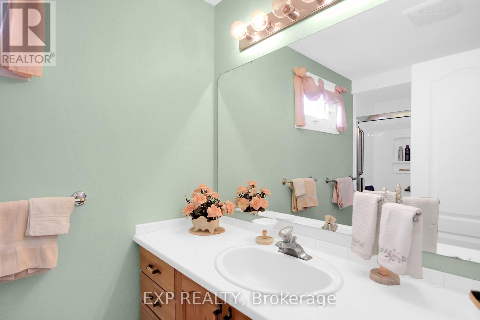Photo 15 of 2104 Gardenway Drive, Ottawa ON