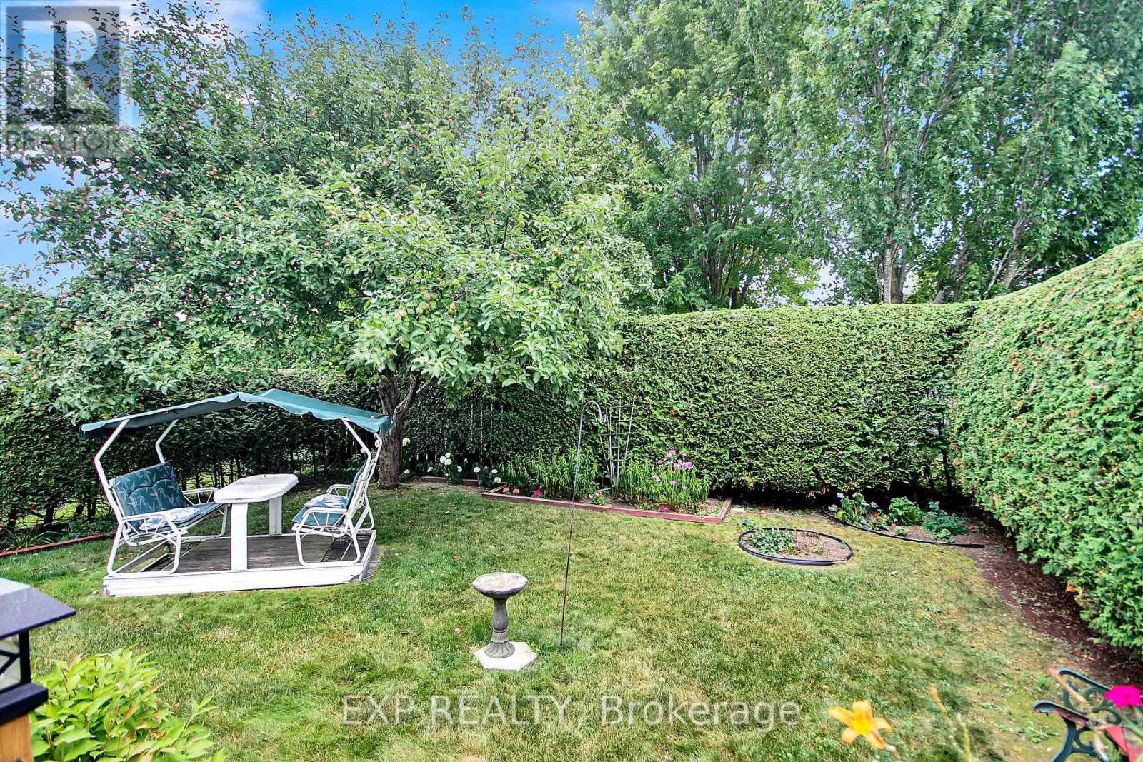 Photo 18 of 2104 Gardenway Drive, Ottawa ON