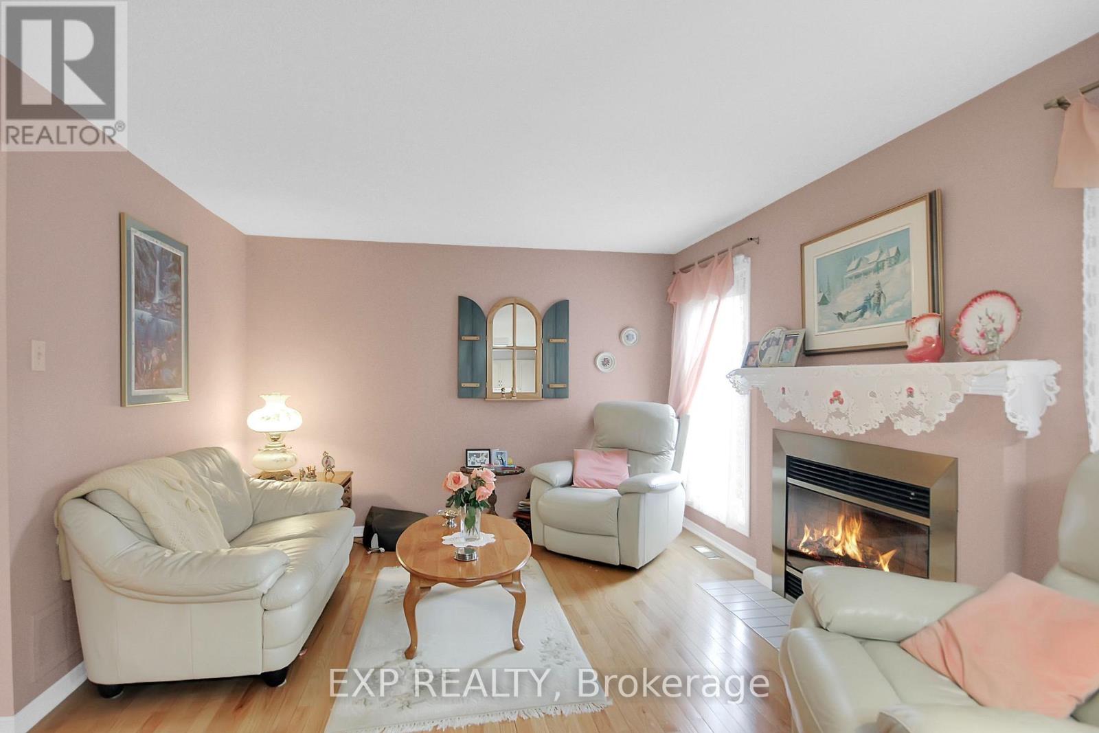 Photo 9 of 2104 Gardenway Drive, Ottawa ON