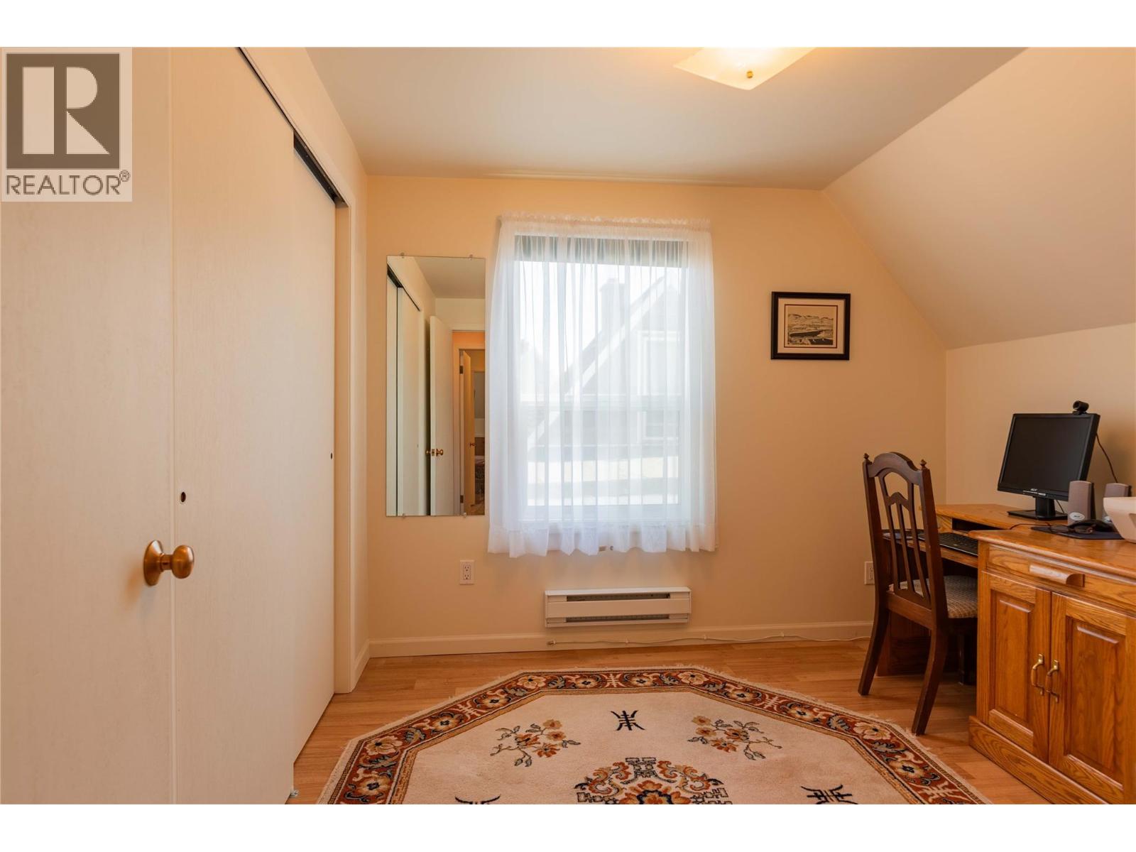 945 Thackeray Street, Warfield