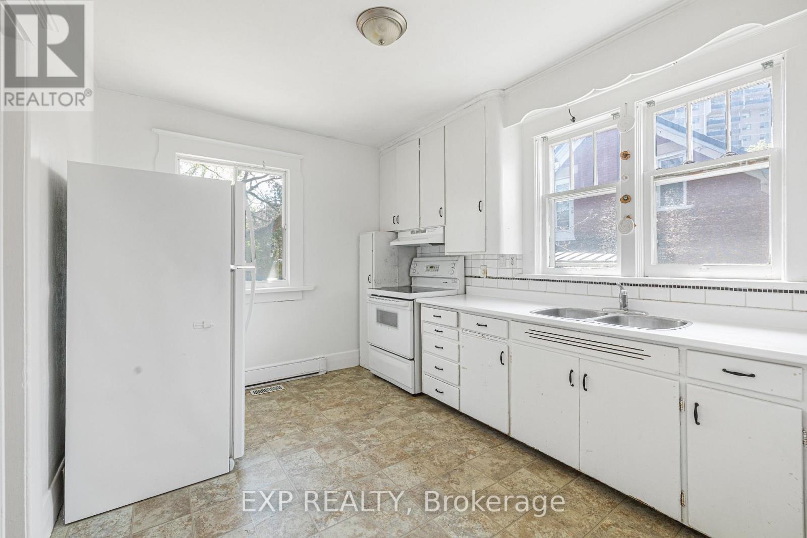 Photo 16 of 349 Luella Street, Kitchener ON