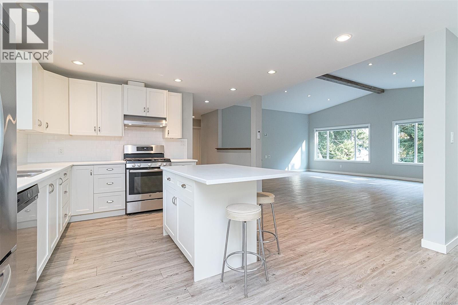  1991 Dean Park Road, North Saanich