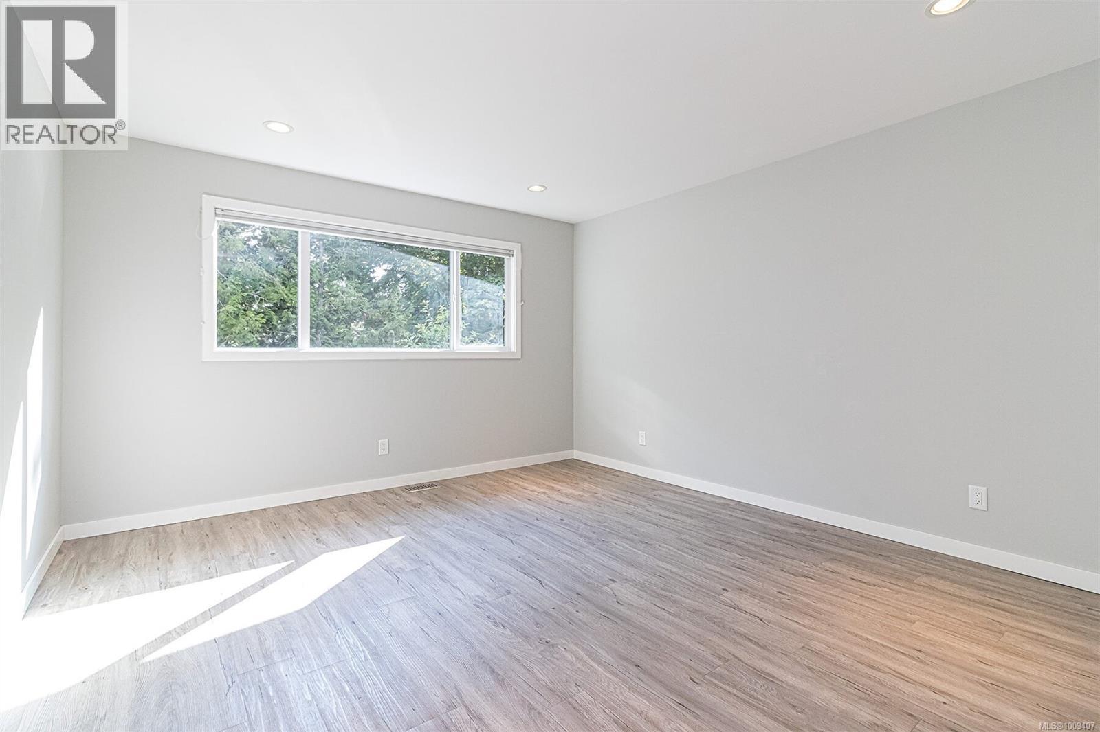 1991 Dean Park Road, North Saanich