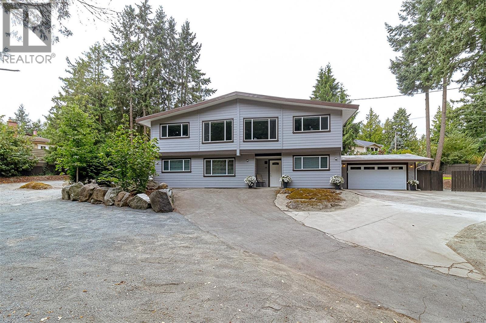  1991 Dean Park Road, North Saanich