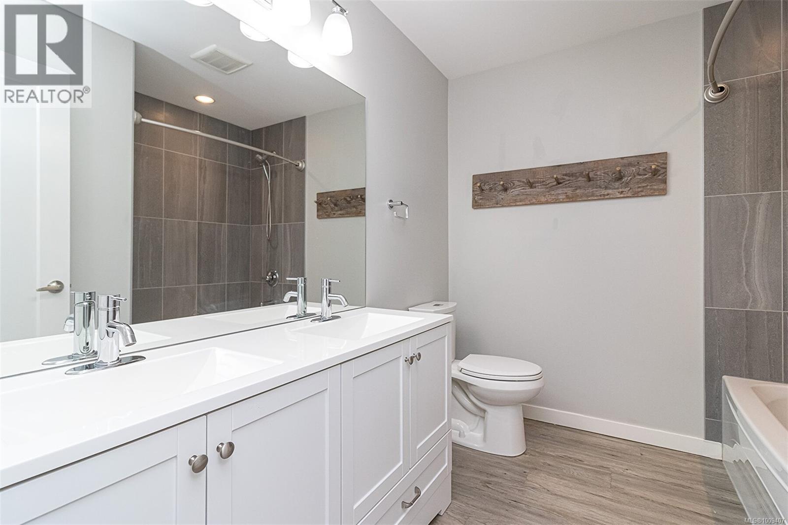  1991 Dean Park Road, North Saanich