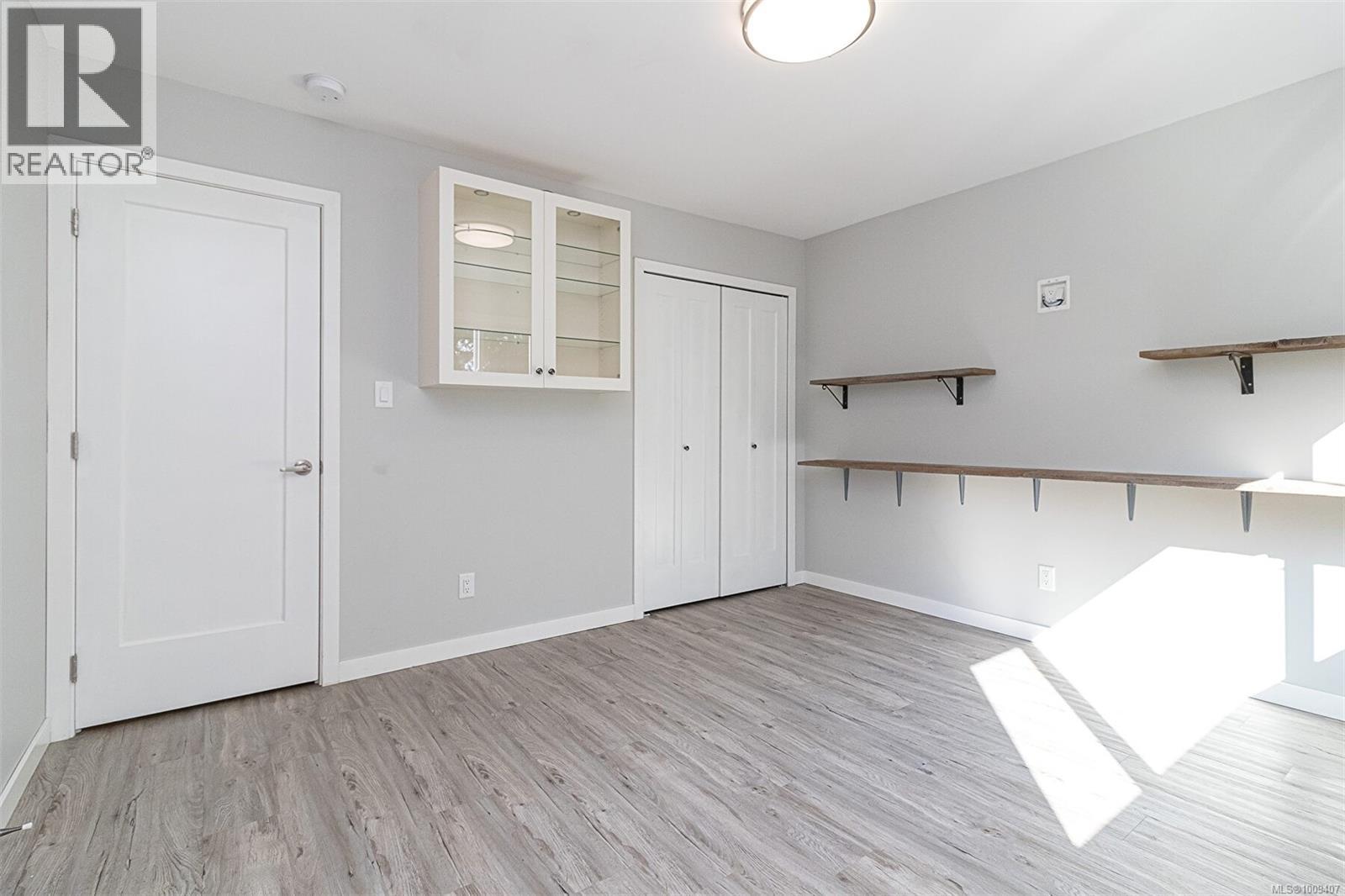  1991 Dean Park Road, North Saanich