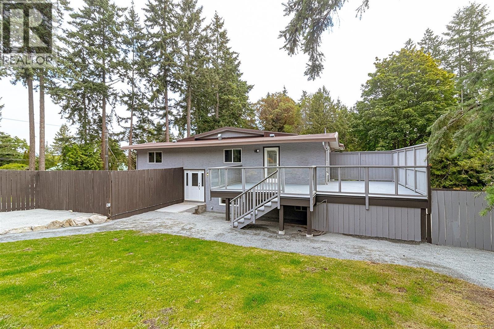  1991 Dean Park Road, North Saanich