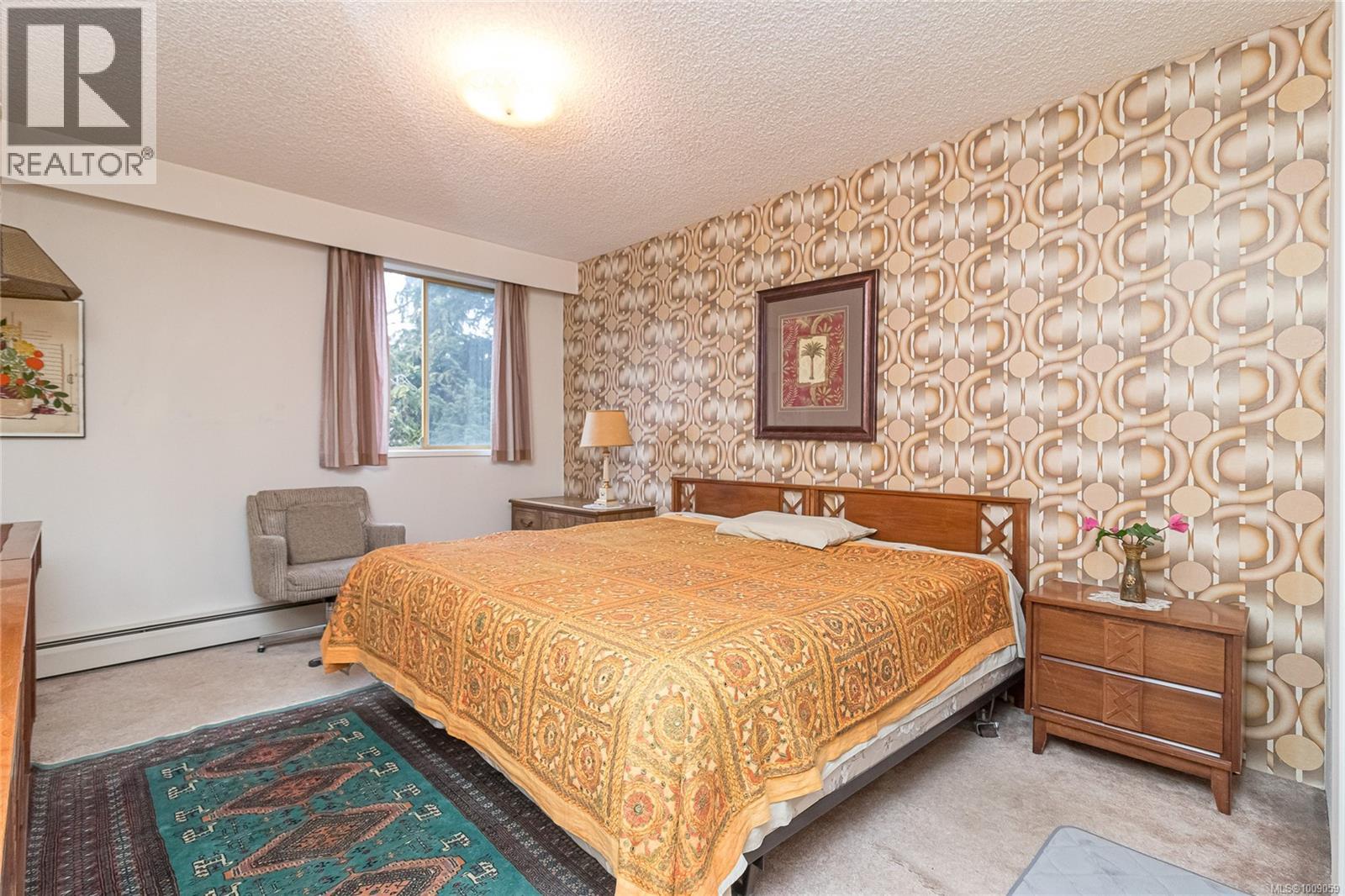 302 1025 Inverness Road, Saanich