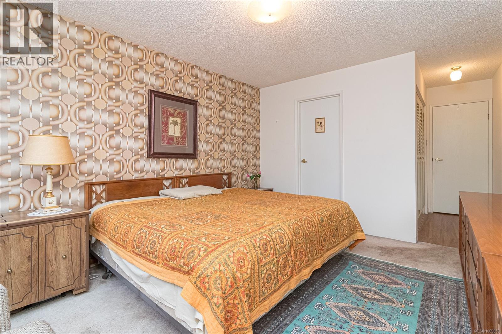 302 1025 Inverness Road, Saanich