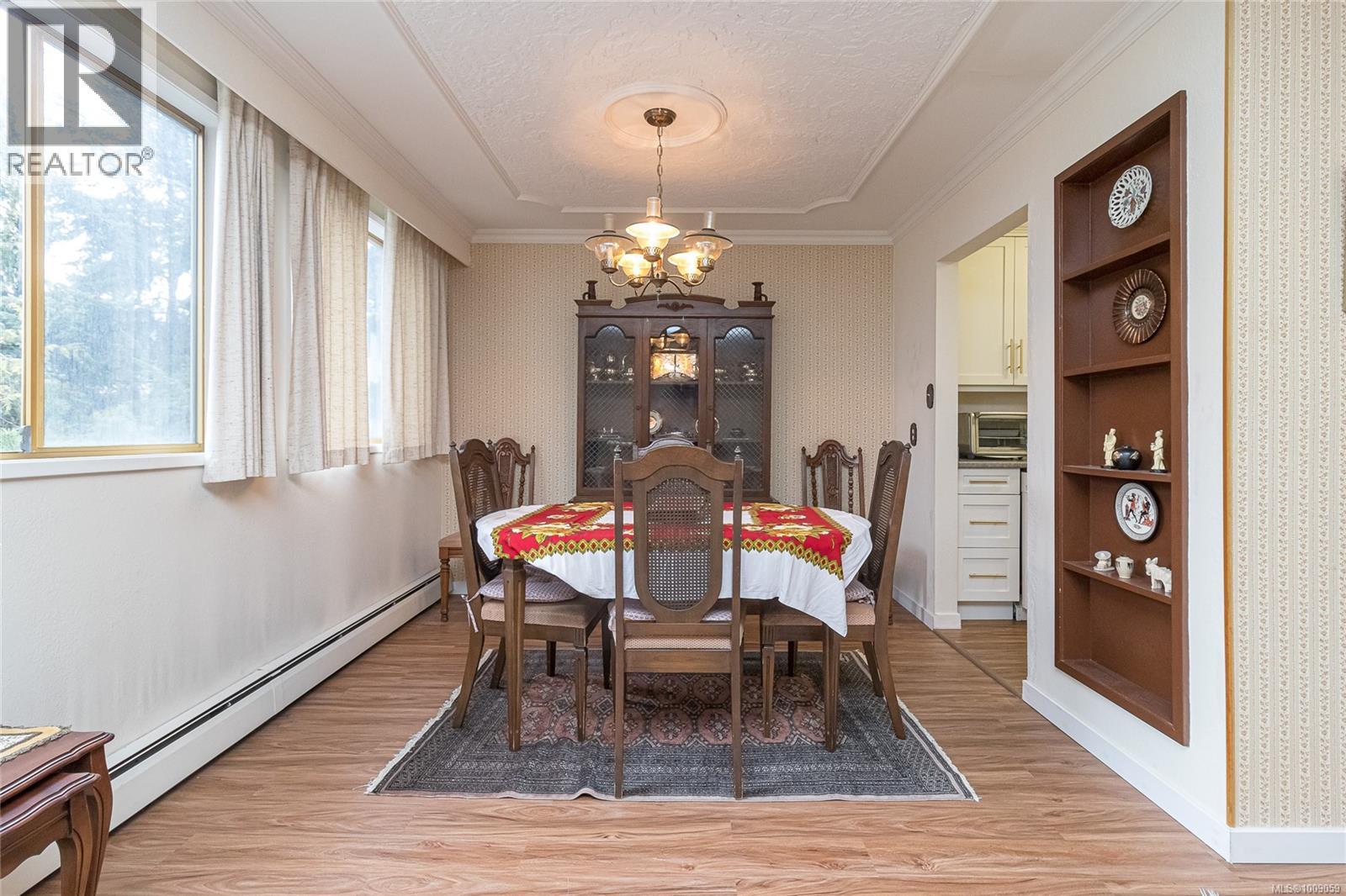 302 1025 Inverness Road, Saanich