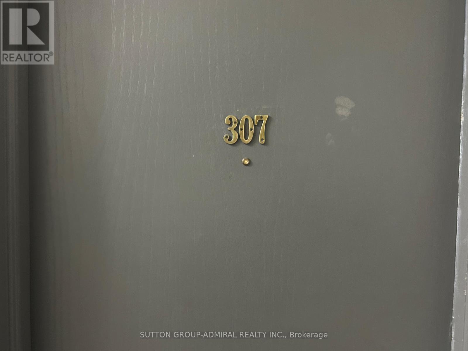 Photo 4 of 307 699 Eglinton Avenue W, Toronto ON