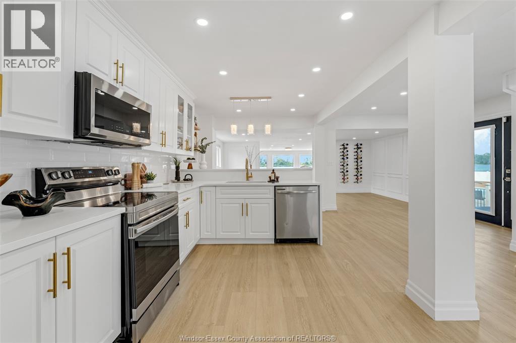 Photo 13 of 8830 Riverside Drive East, Windsor ON