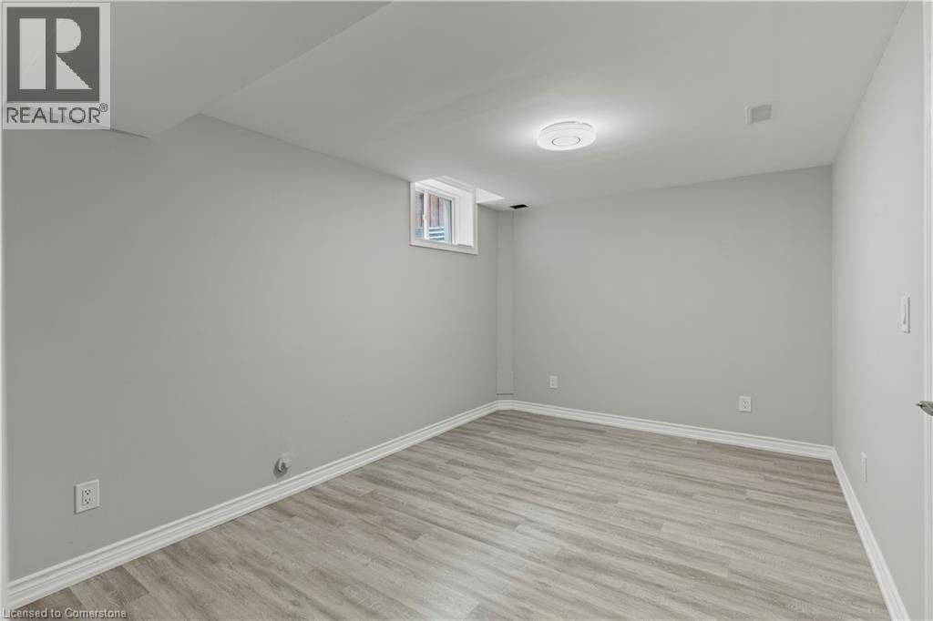 Photo 31 of 135 Raymond Road, Ancaster ON