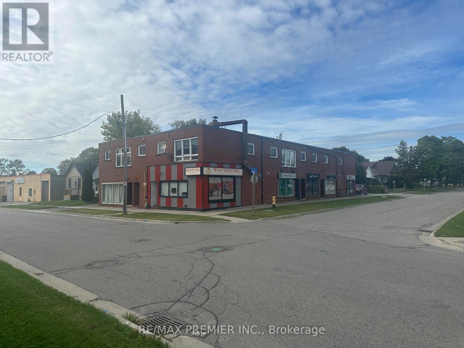Photo 3 of 5 92 Wolfe Street, Oshawa ON