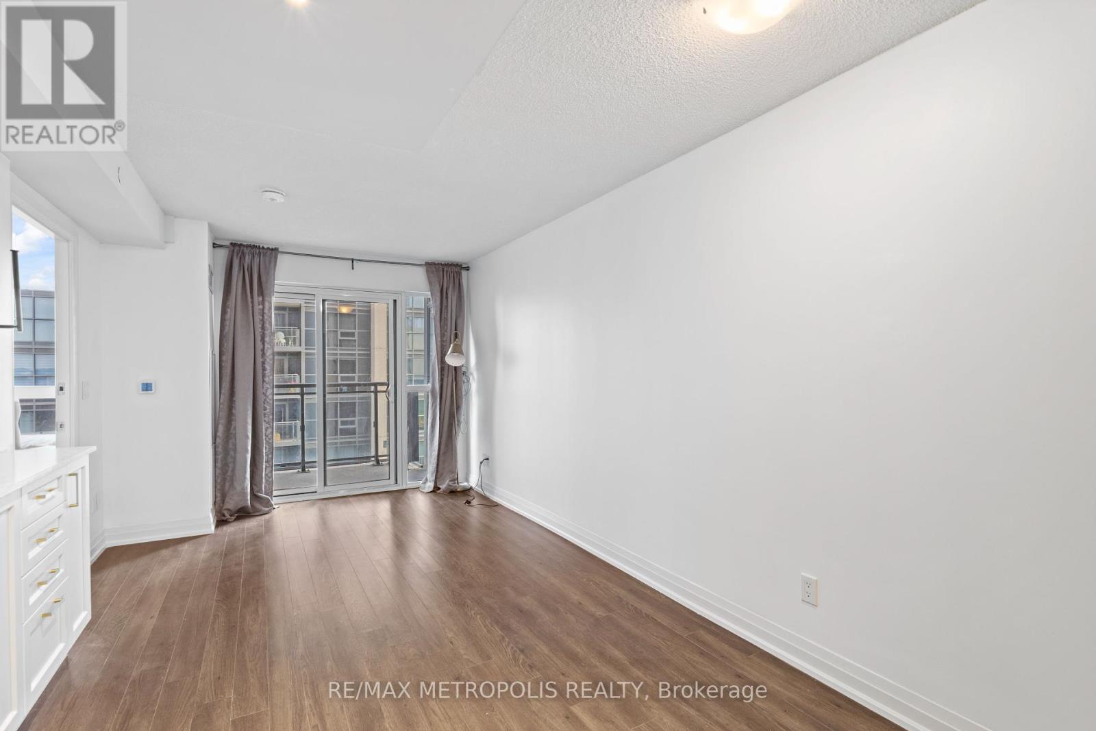 Photo 15 of 2310 20 Meadowglen Place, Toronto ON