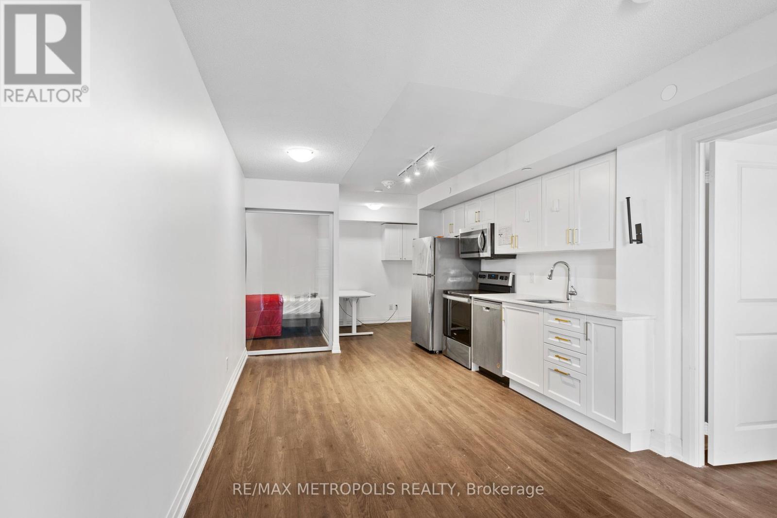 Photo 1 of 2310 20 Meadowglen Place, Toronto ON