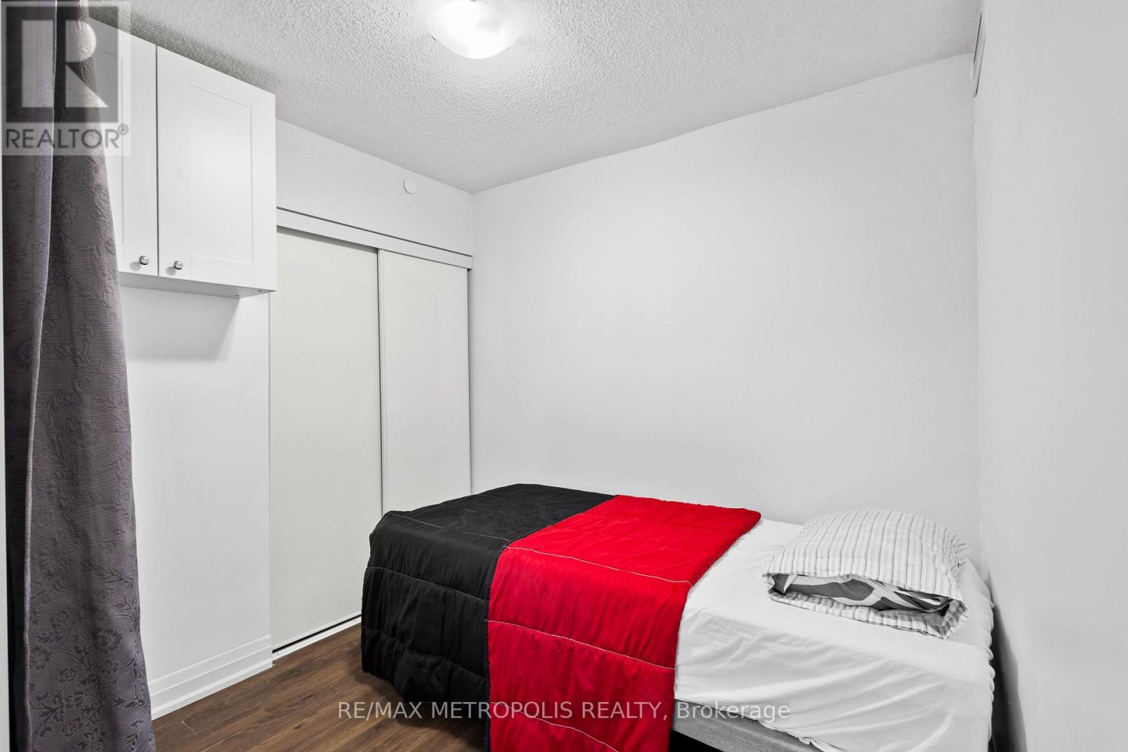 Photo 25 of 2310 20 Meadowglen Place, Toronto ON