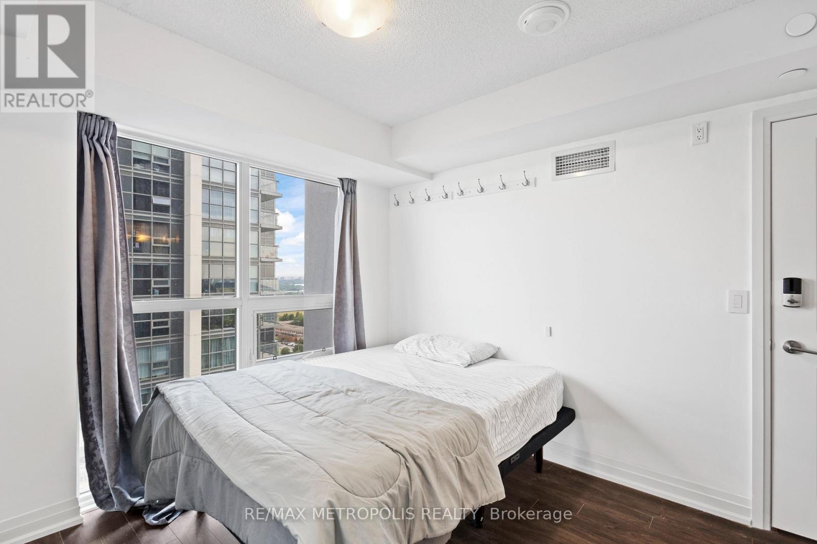 Photo 36 of 2310 20 Meadowglen Place, Toronto ON
