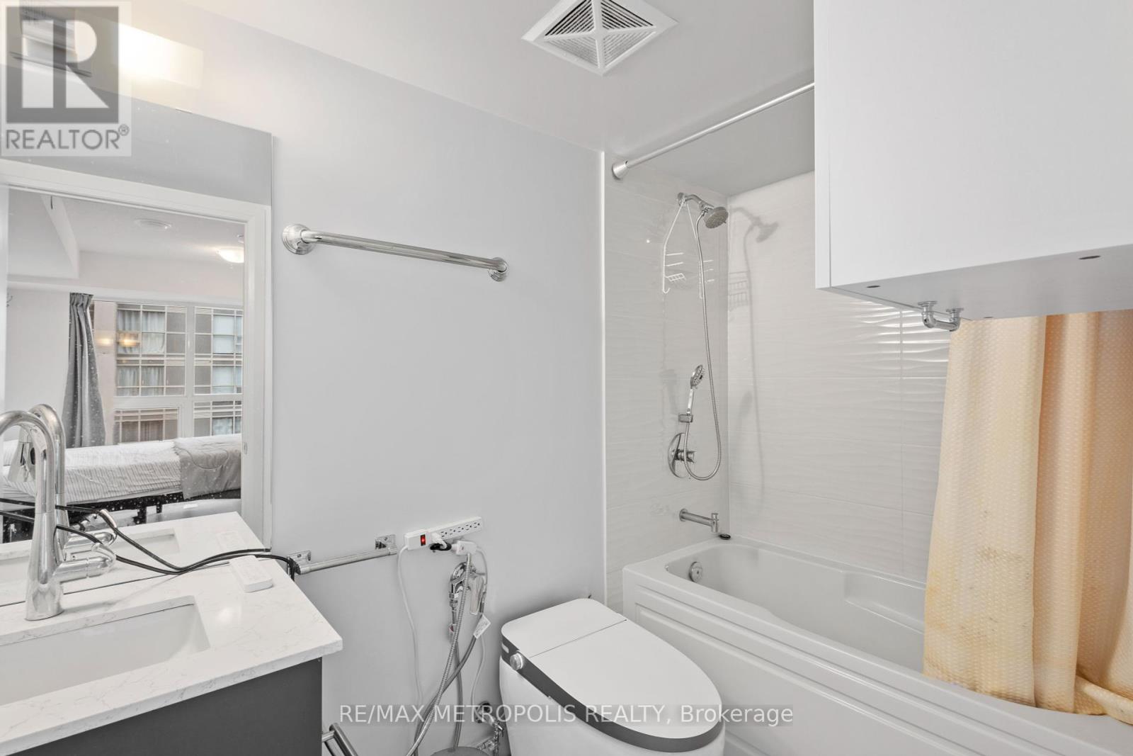 Photo 28 of 2310 20 Meadowglen Place, Toronto ON