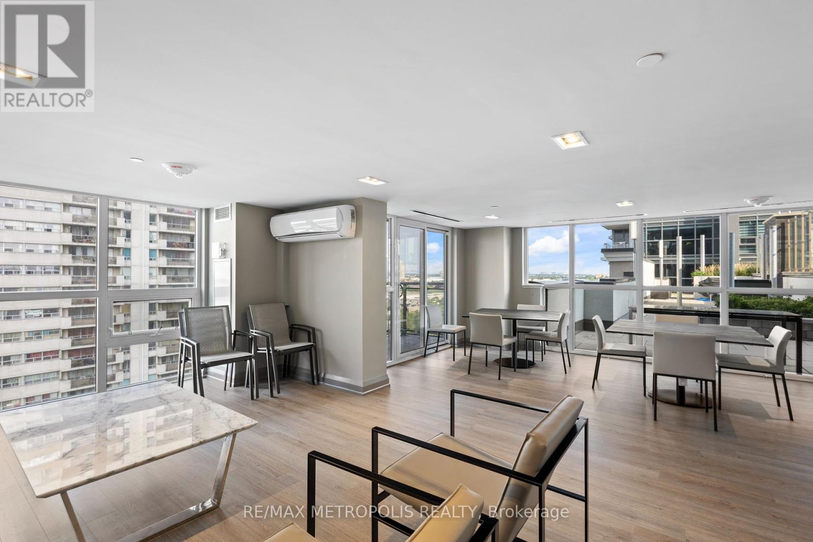 Photo 3 of 2310 20 Meadowglen Place, Toronto ON