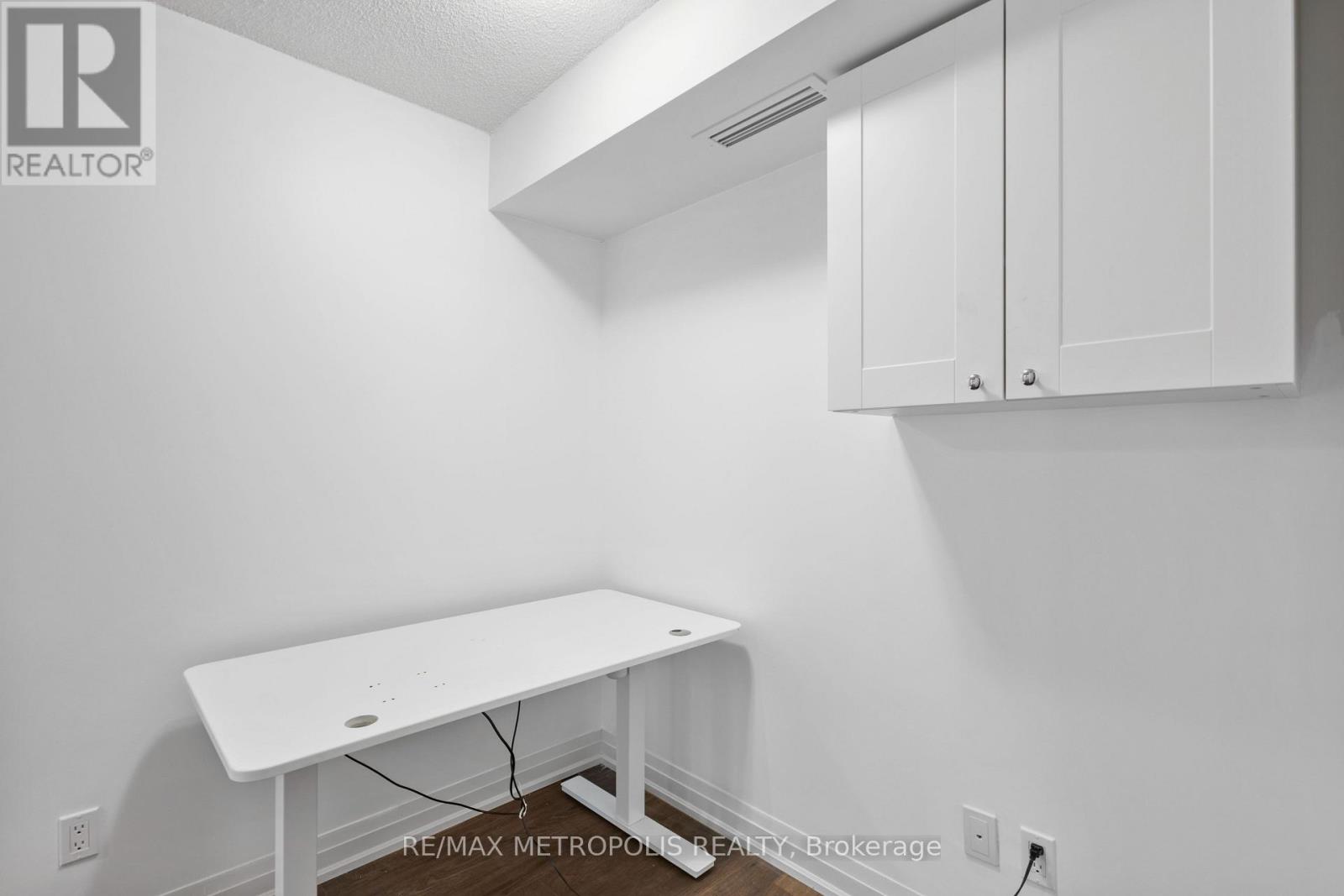 Photo 22 of 2310 20 Meadowglen Place, Toronto ON