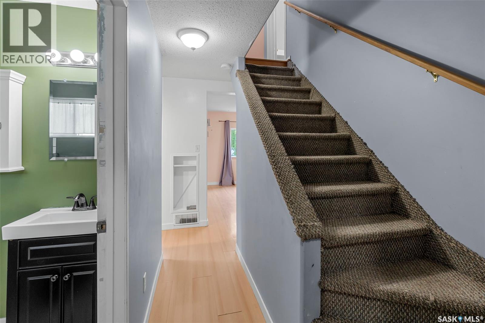 Photo 11 of 603 K Avenue S, Saskatoon SK