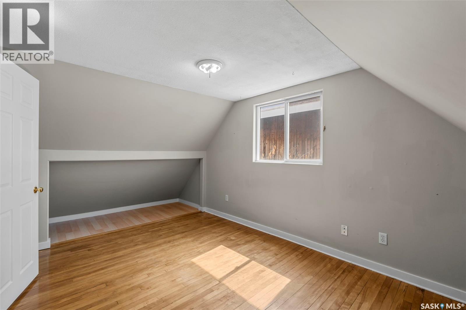 Photo 12 of 603 K Avenue S, Saskatoon SK