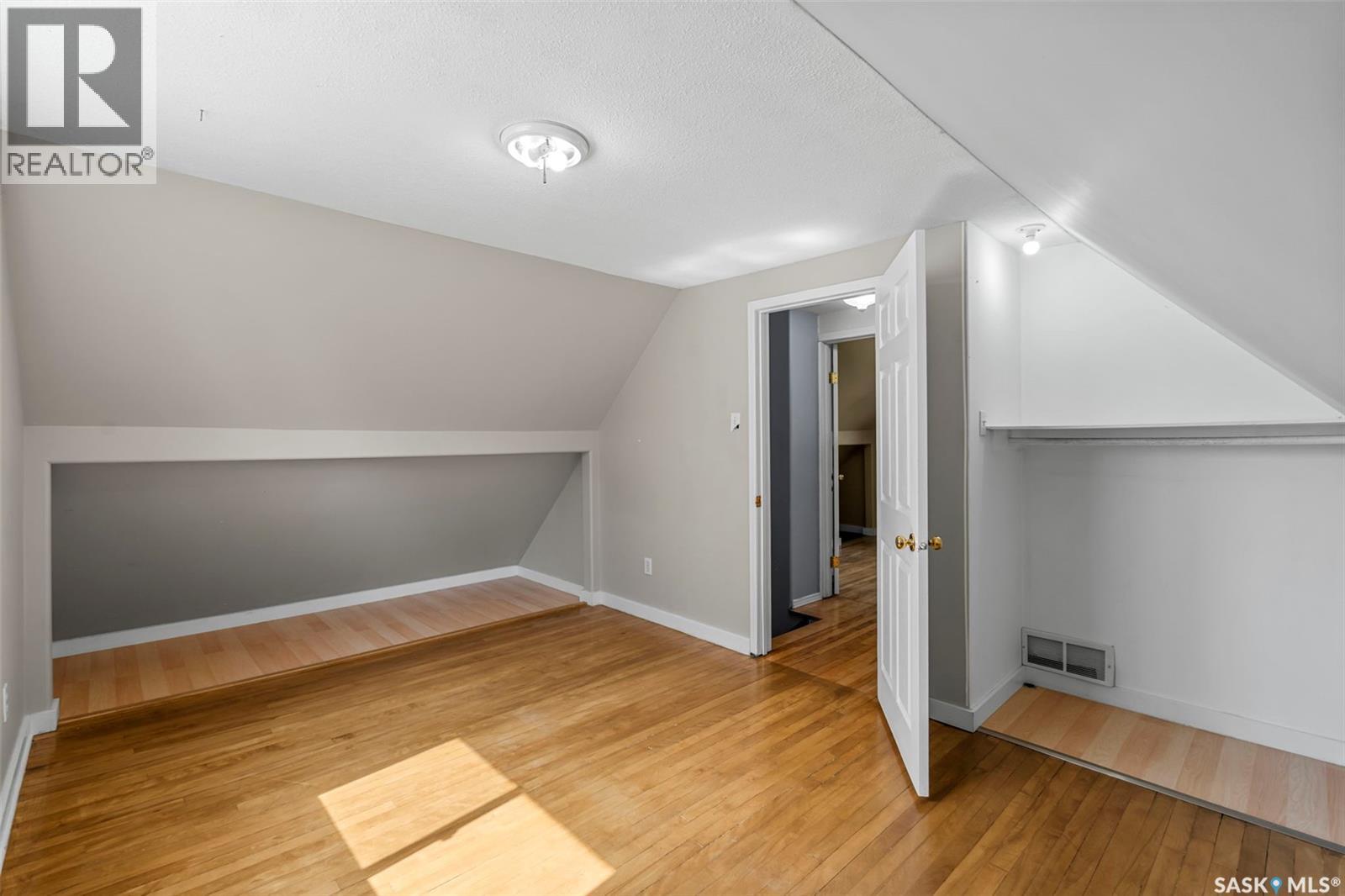 Photo 13 of 603 K Avenue S, Saskatoon SK