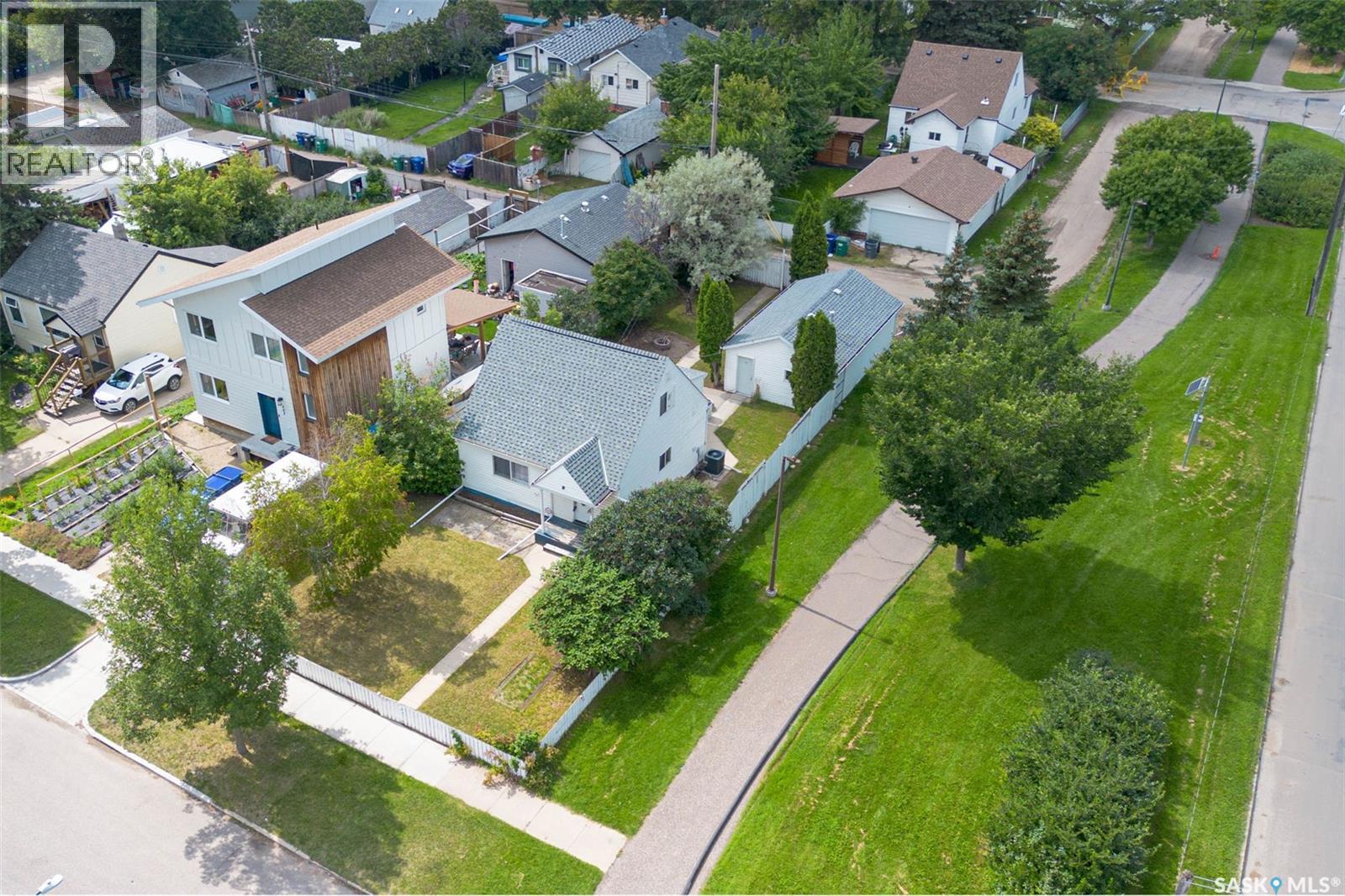 Photo 2 of 603 K Avenue S, Saskatoon SK