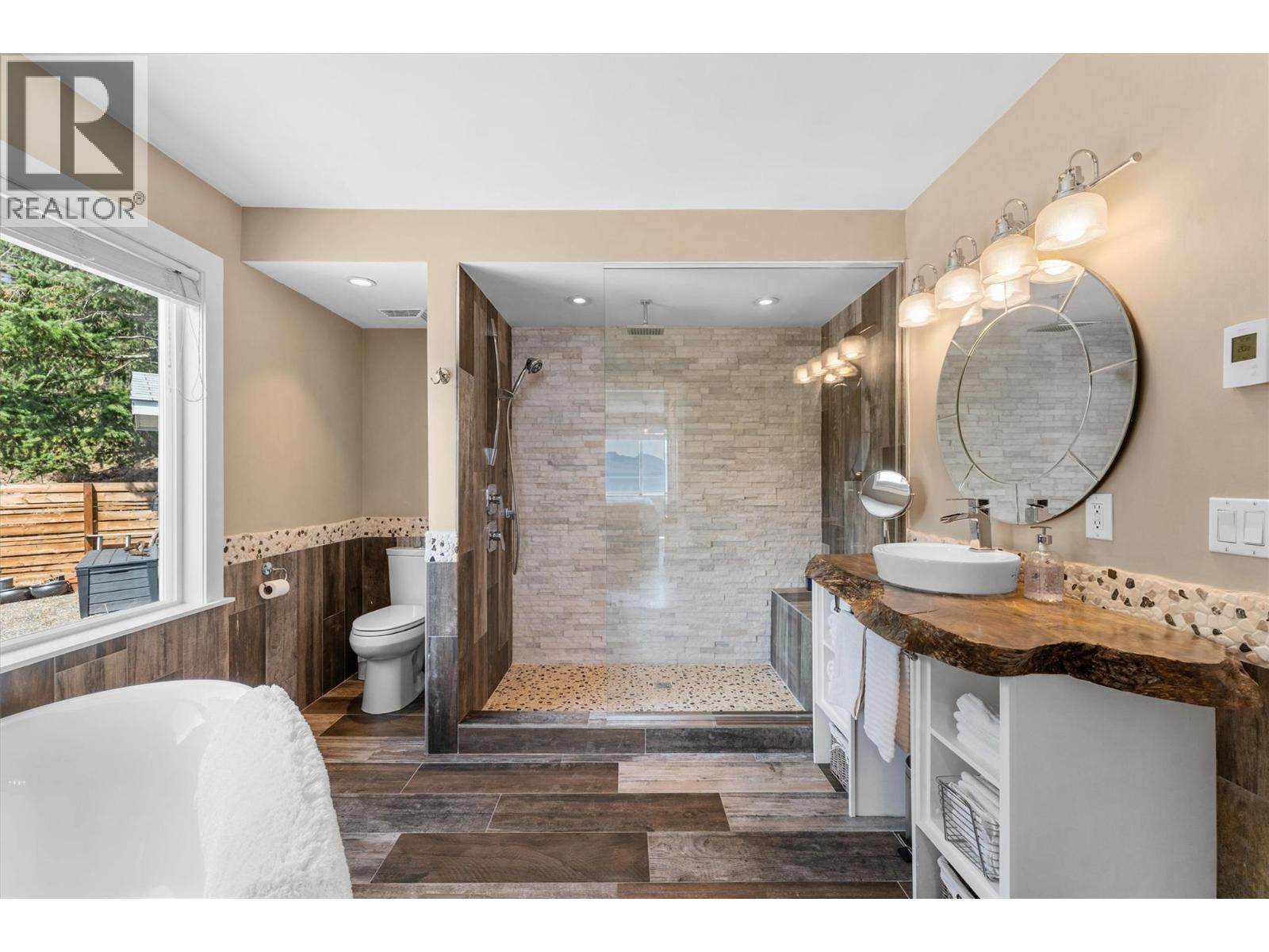  5815 MacGregor Road, Peachland