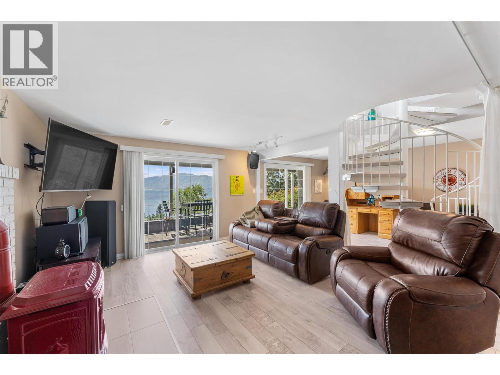  5815 MacGregor Road, Peachland