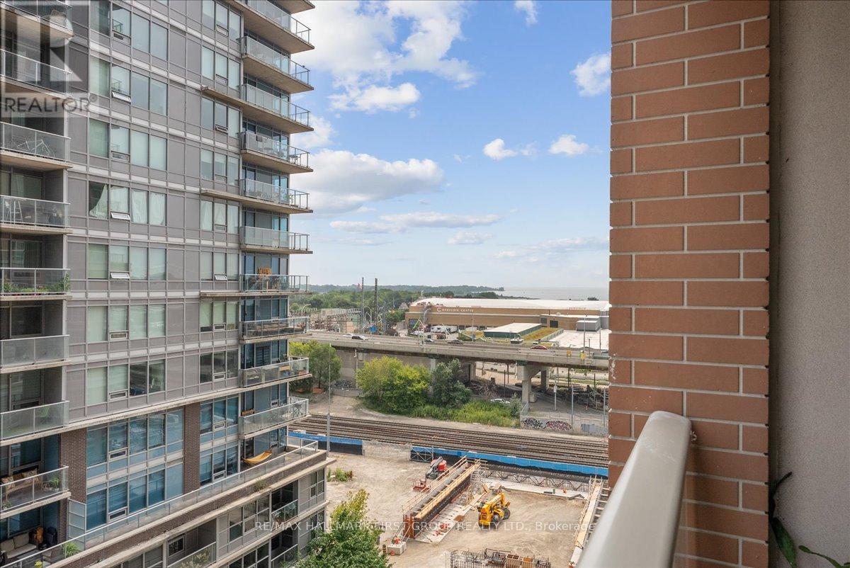 Photo 4 of 1018 65 East Liberty Street, Toronto ON