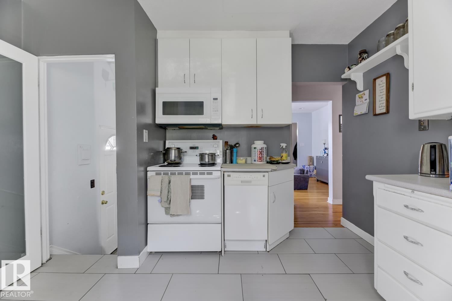 Photo 8 of 11231 72 Av Nw Nw, Edmonton AB
