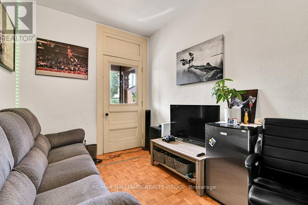 Photo 27 of 255 Fifth Avenue, Ottawa ON