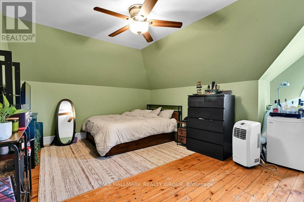 Photo 31 of 255 Fifth Avenue, Ottawa ON