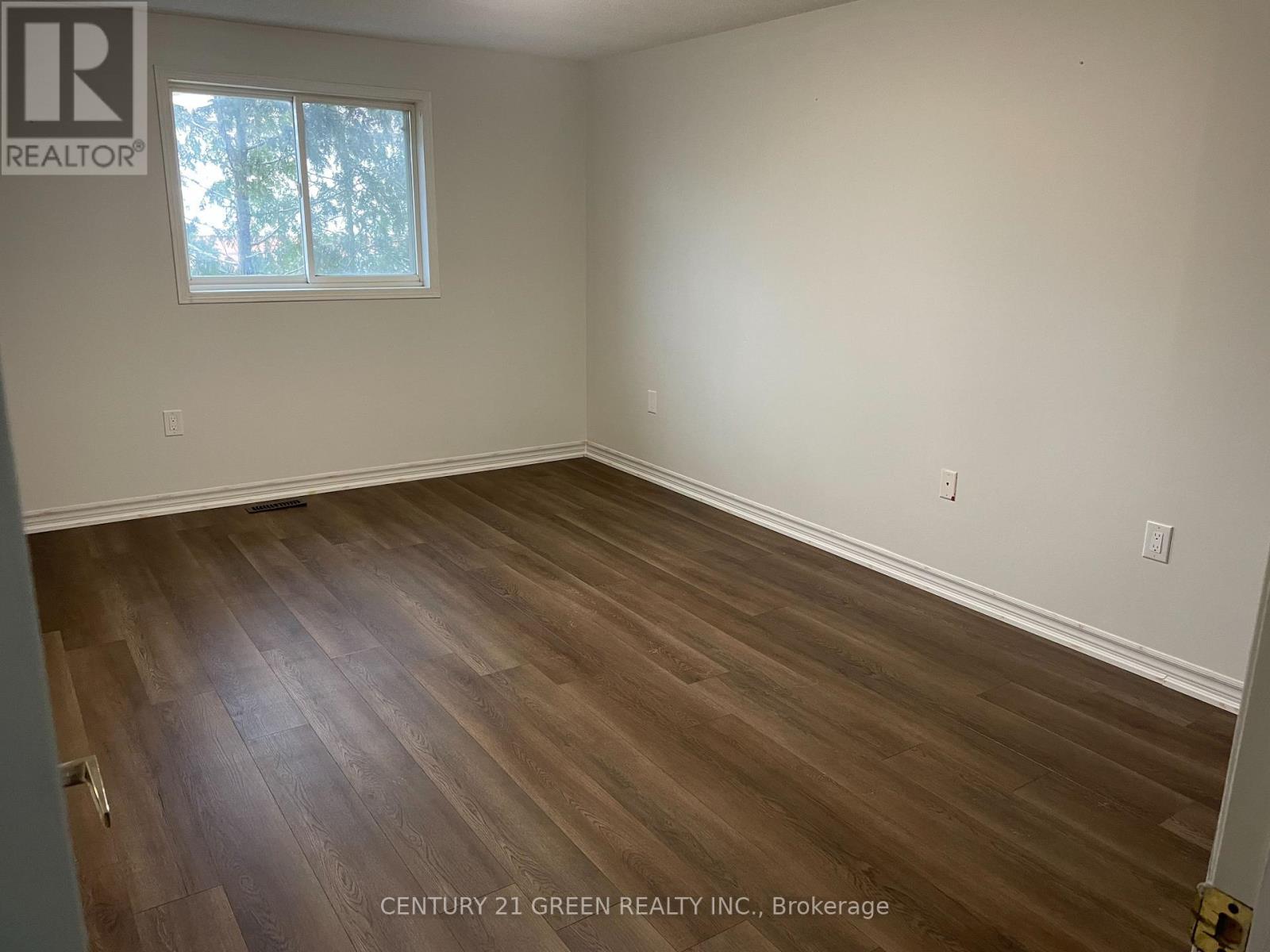 Photo 4 of 141 Columbia Road, Barrie ON