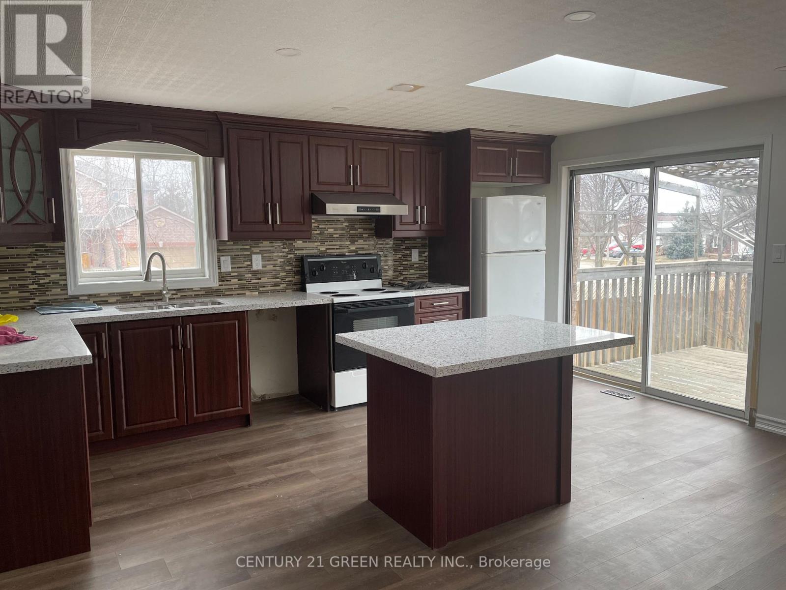 Photo 2 of 141 Columbia Road, Barrie ON
