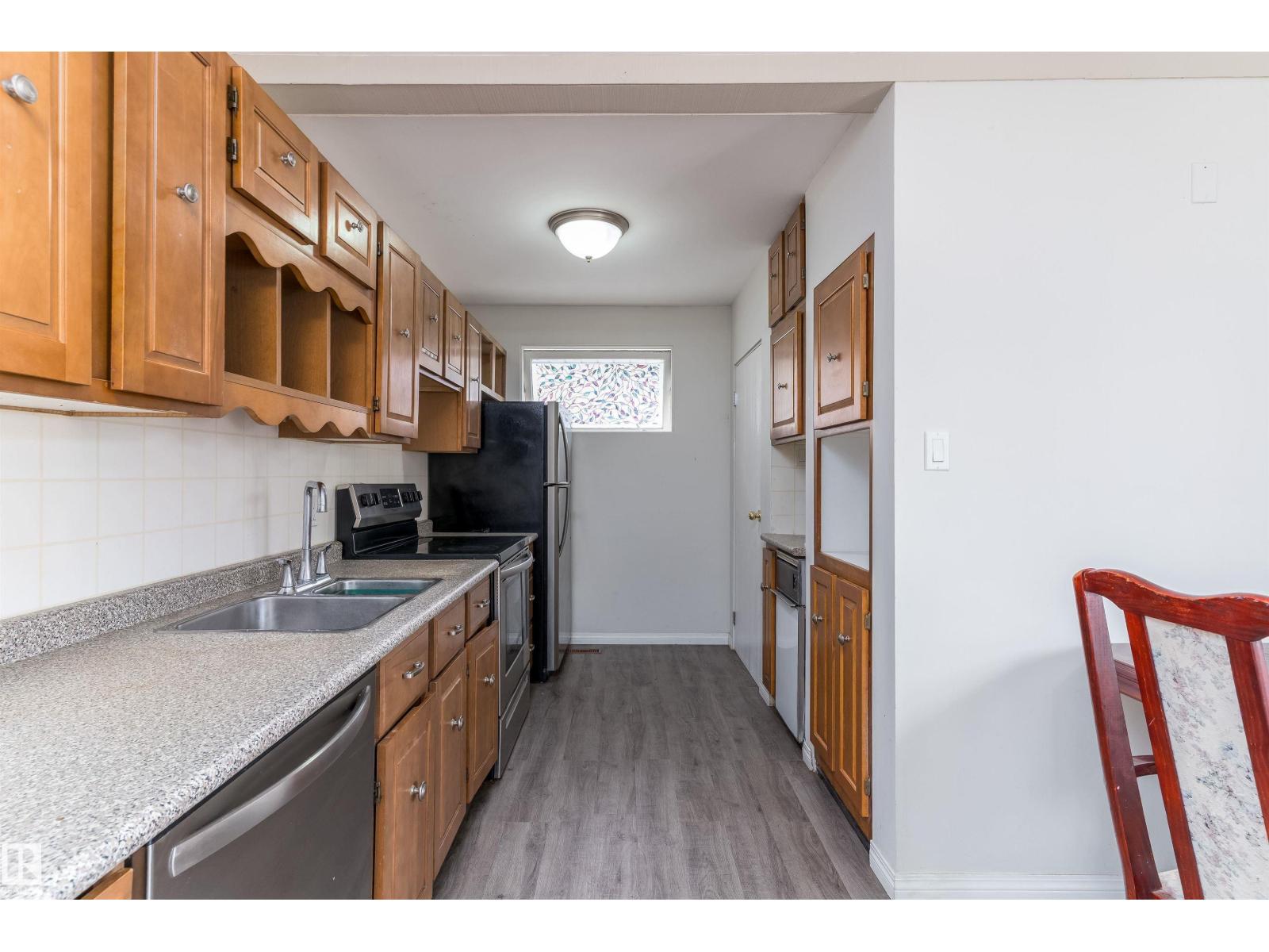 Photo 11 of 10762 164 St Nw, Edmonton AB