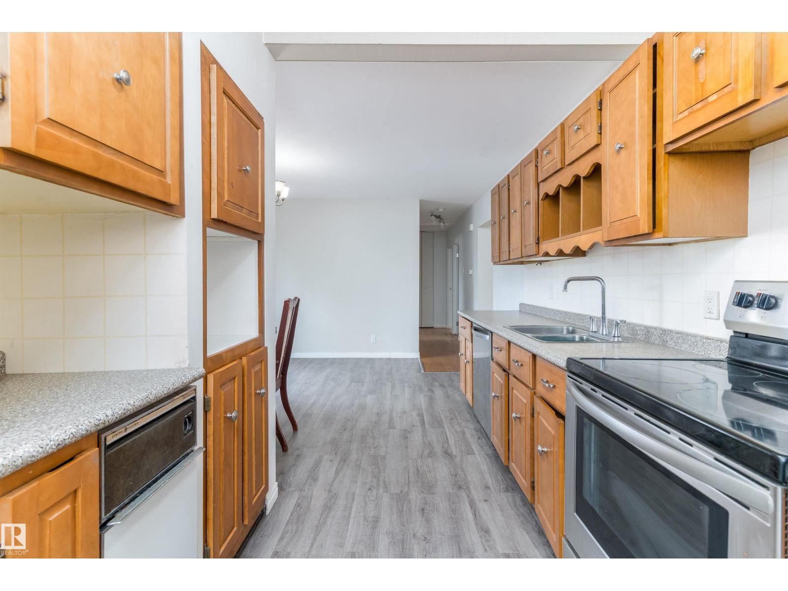 Photo 14 of 10762 164 St Nw, Edmonton AB