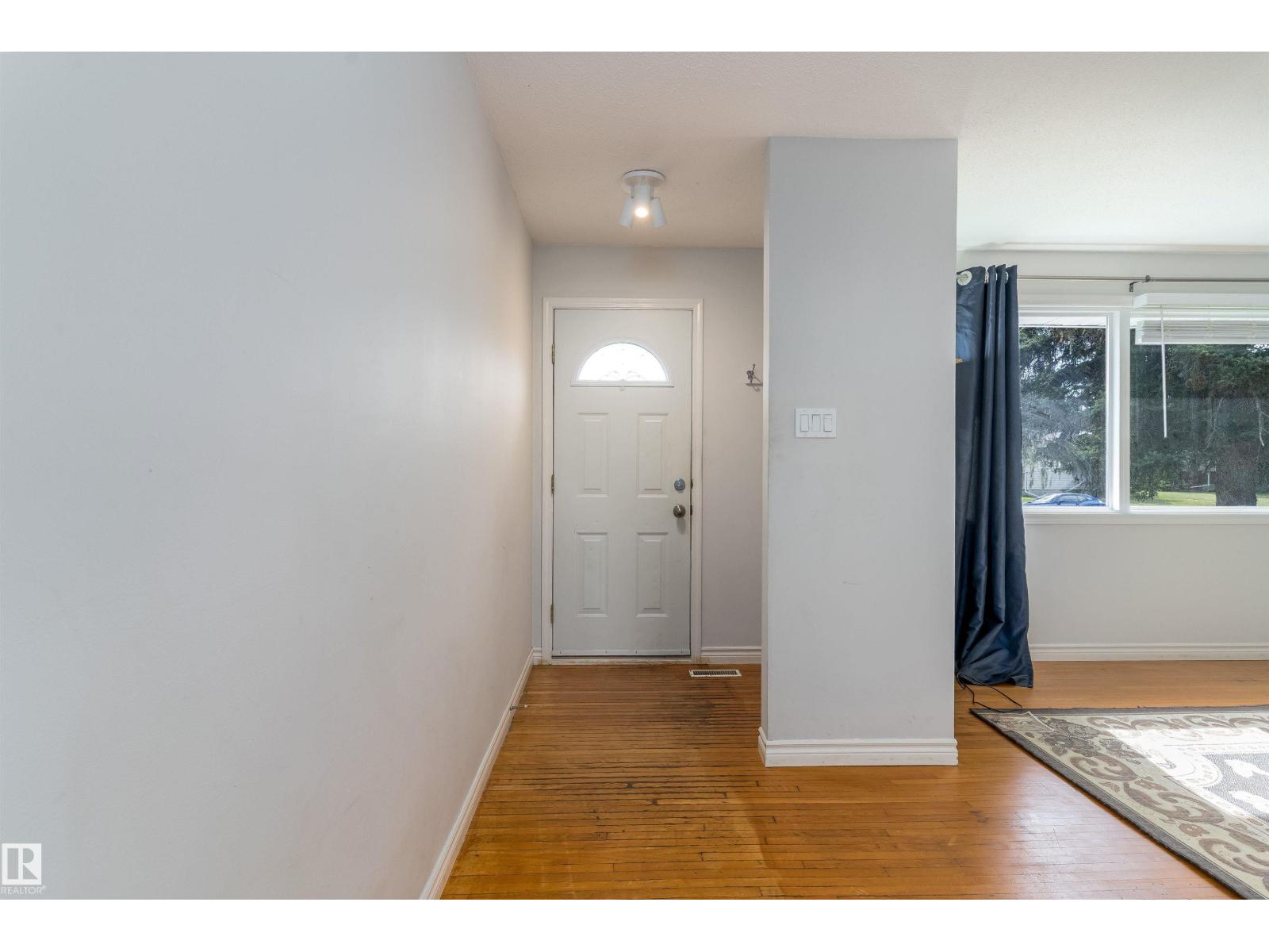 Photo 4 of 10762 164 St Nw, Edmonton AB