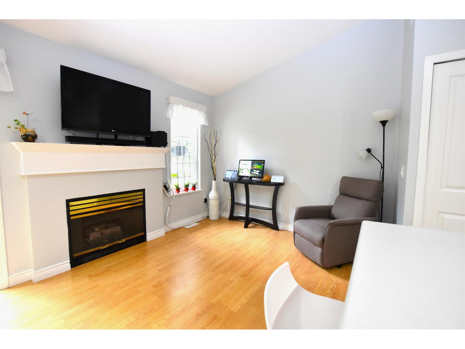 Photo 3 of 7 16888 80 Avenue, Surrey BC