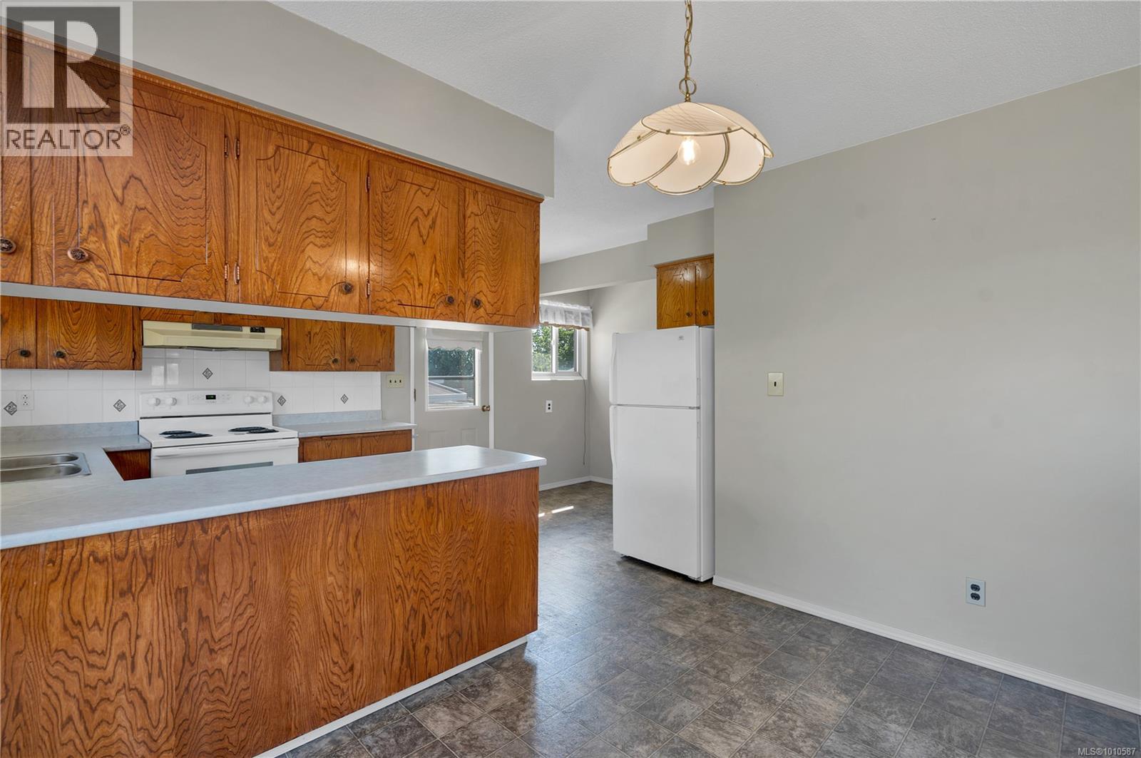 425 Evergreen Rd, Campbell River