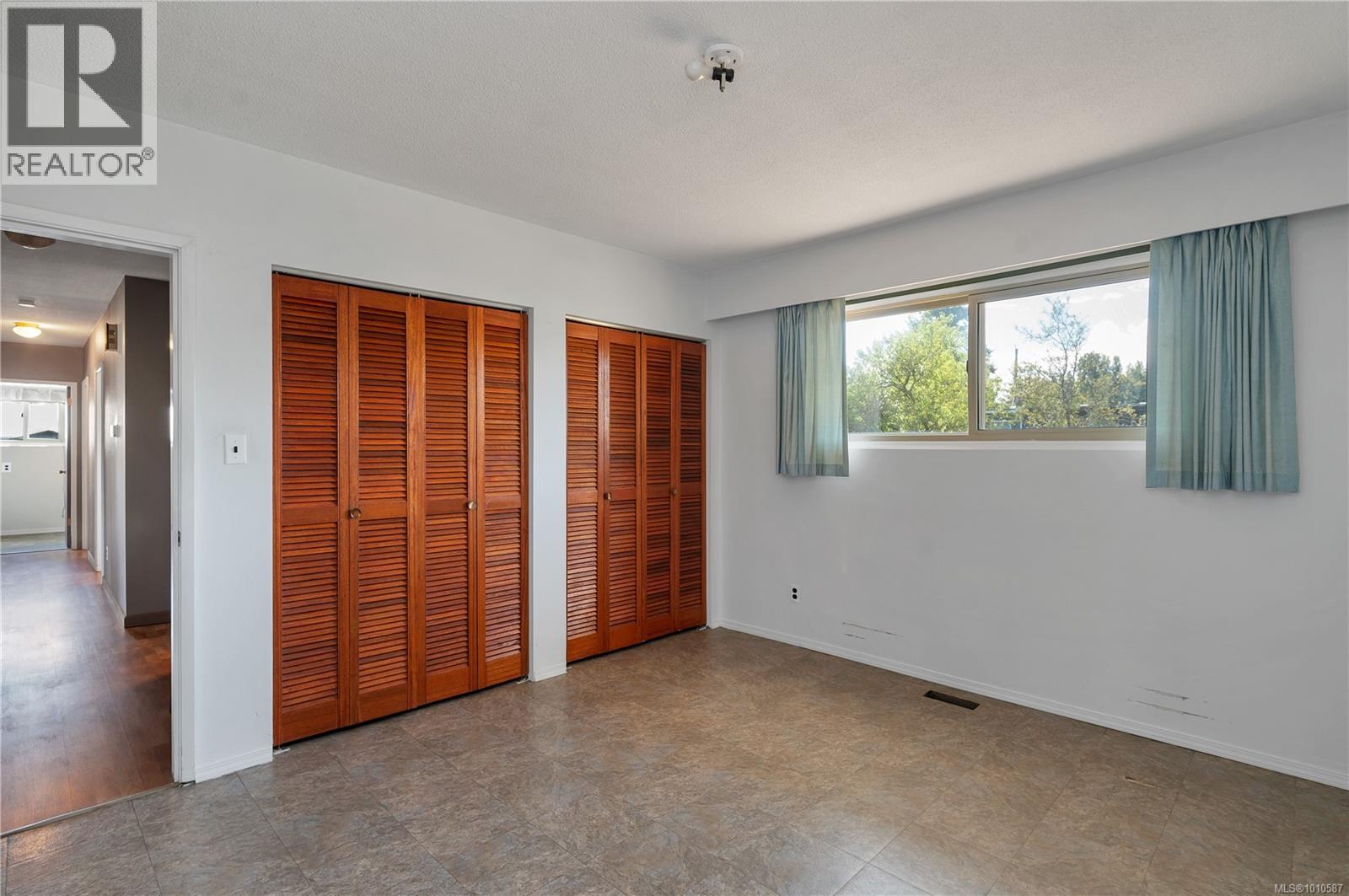 425 Evergreen Rd, Campbell River