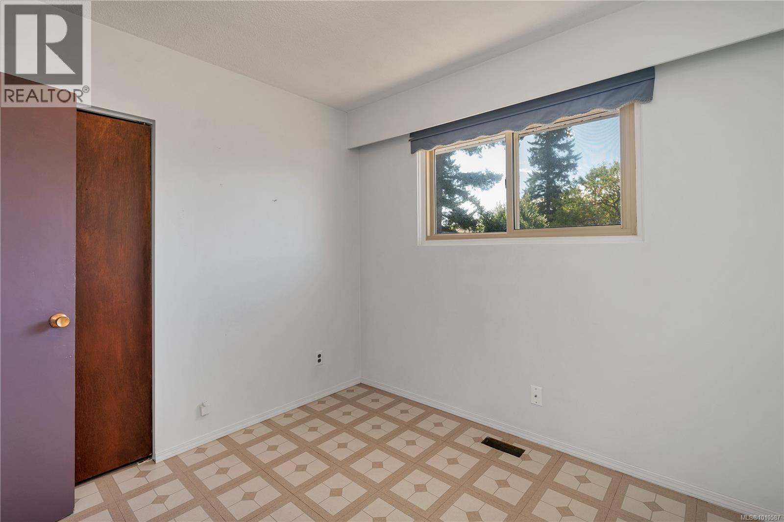 425 Evergreen Rd, Campbell River