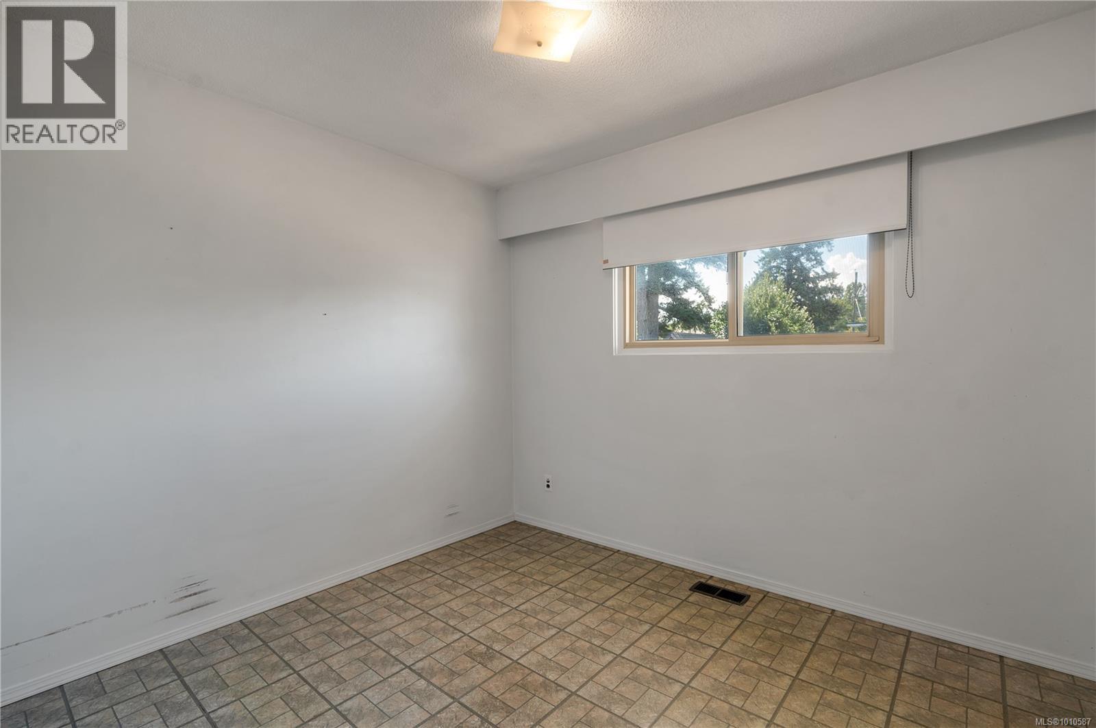 425 Evergreen Rd, Campbell River