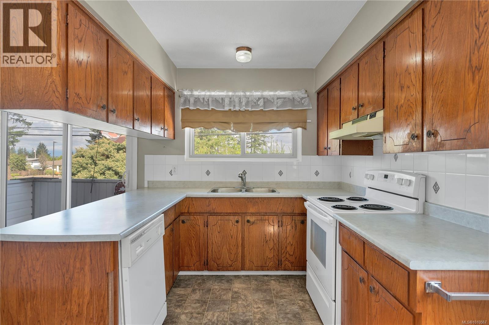 425 Evergreen Rd, Campbell River