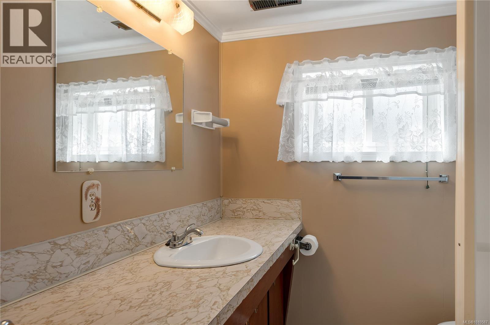 425 Evergreen Rd, Campbell River
